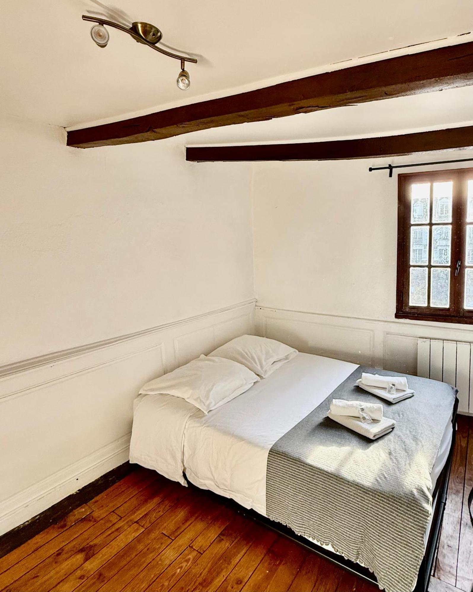 Appartement «studio 1 » Rue Huchette -dabnb